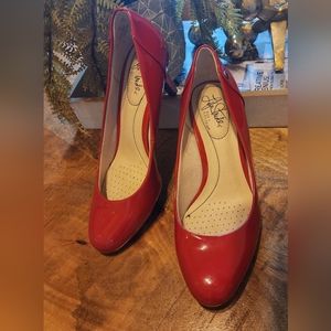 Red Patent Leather Lifestride pumps size 6